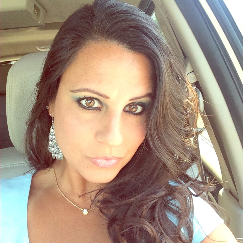 Meet your Posher, Anjolina